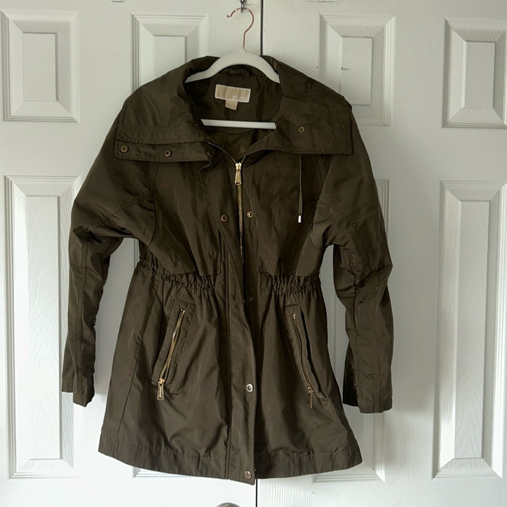 Michael Kors women’s army green size extra small light weights, rain jacket
